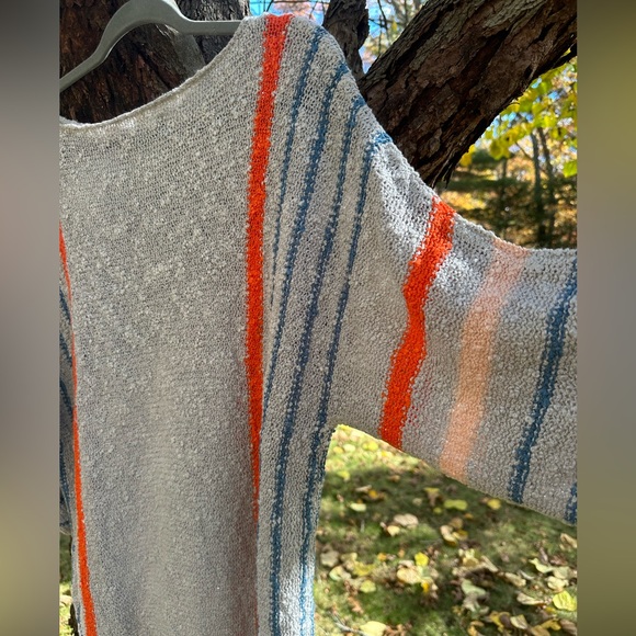 Stylish Gray Sweater with Vibrant Stripes - Picture 3 of 11